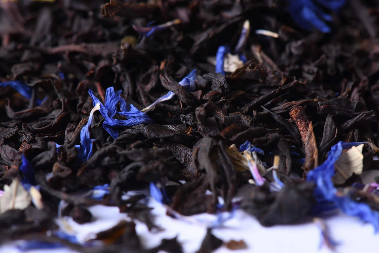 Loose leaf black tea blend with blue cornflower petals, high quality closeup